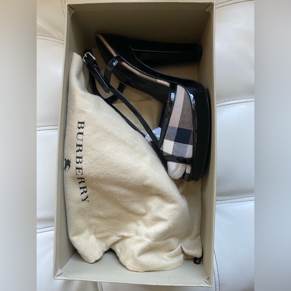 Burberry signature platforms. - Picture 3 of 12